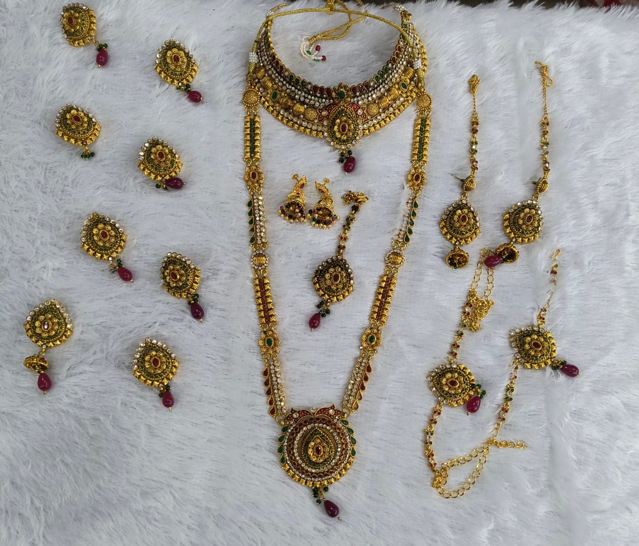 Antique Wedding Set with Maroon and green stones